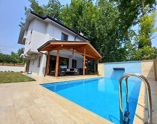Sapanca Kırkpınar'da Merkezi Konumda, Isıtmalı Havuzlu, Modern Villa - 2