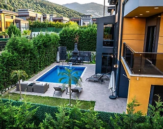 Sapanca Kırkpınar'da Merkezi Konumda, Isıtmalı Havuzlu, Lüks Villa - 2