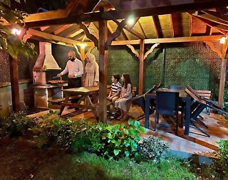 Sapanca'da Merkezi Konumda, Isıtmalı Havuzlu, Lüks Villa - 2