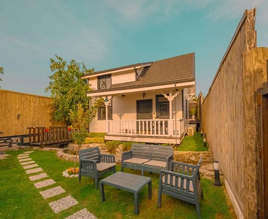 Sapanca Kırkpınar'da Merkezi Konumda, Özel Havuzlu, Lüks Bungalov - 1