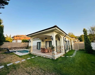 Sapanca Kırkpınar'da Doğayla Baş Başa, Isıtmalı Havuzlu, Kiralık Villa - 3