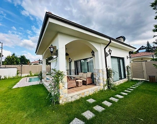 Sapanca Kırkpınar'da Doğayla Baş Başa, Isıtmalı Havuzlu, Kiralık Villa - 1