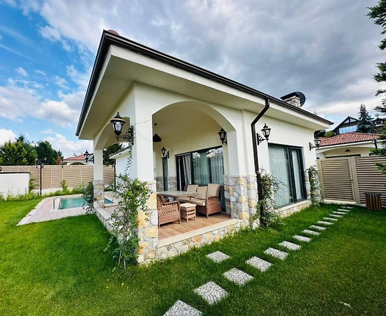 Sapanca Kırkpınar'da Doğayla Baş Başa, Isıtmalı Havuzlu, Kiralık Villa - 1