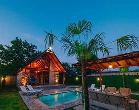 Sapanca Yanık'ta Merkezi Konumda, Isıtmalı Havuzlu, Lüks Bungalov - 3