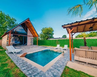 Sapanca Yanık'ta Merkezi Konumda, Isıtmalı Havuzlu, Lüks Bungalov - 5