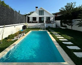Sapanca Kurtköy'de Geniş Bahçeli, Özel Havuzlu, Modern Villa  - 2