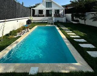 Sapanca Kurtköy'de Geniş Bahçeli, Özel Havuzlu, Modern Villa  - 2