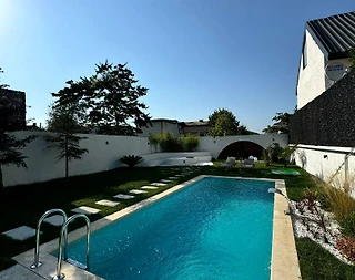 Sapanca Kurtköy'de Geniş Bahçeli, Özel Havuzlu, Modern Villa  - 3