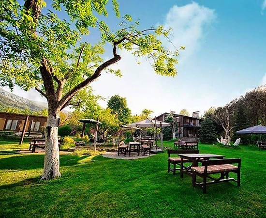 Sapanca Yanık'ta Doğa İçerisinde, Geniş Bahçeli, Kiralık Villa - 1