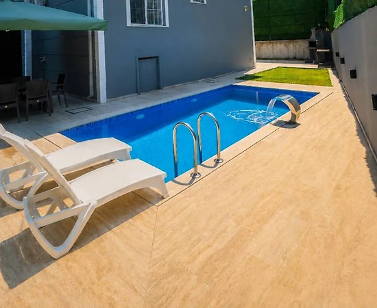 Sapanca'da Muhteşem Doğa İçerisinde, Özel Havuzlu, Kiralık Villa - 1