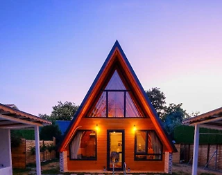 Sapanca Çayiçi'nde Muhteşem Doğada, Isıtmalı Havuzlu, Lüks Bungalov - 1