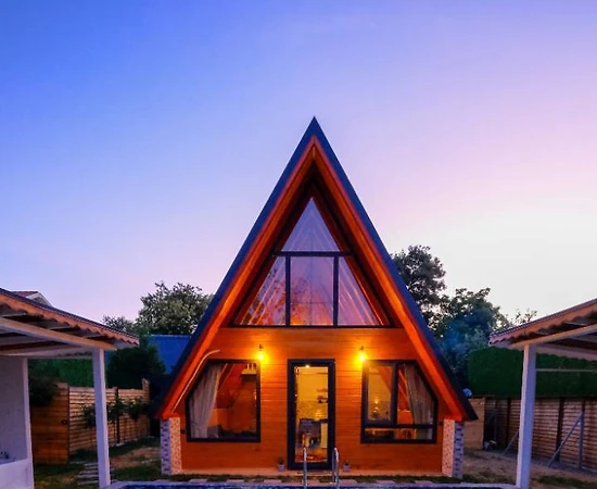 Sapanca Çayiçi'nde Muhteşem Doğada, Isıtmalı Havuzlu, Lüks Bungalov - 1