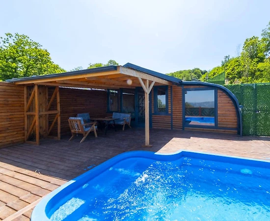 Sapanca'da Nailiye'de Elverişli Konumda, Kahvaltı Dahil, Bahçeli Villa - 1