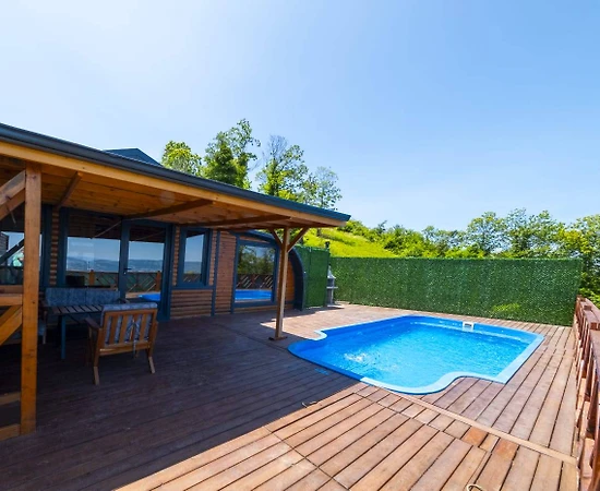 Sapanca'da Nailiye'de Muhteşem Manzaralı, Isıtmalı Havuzlu, 1+1 Villa - 1