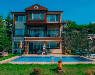 Sapanca'da Panoramik Doğa Manzaralı, Özel Havuzlu, Bahçeli Lüks Villa - 1