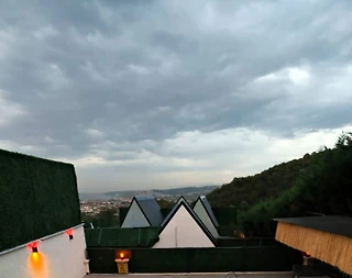 Sapanca'da Panoramik Göl Manzaralı, Özel Havuzlu, Konforlu Bungalov - 2