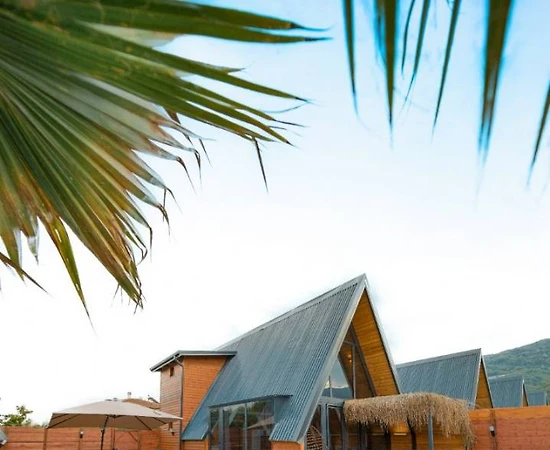 Sapanca Yanık'ta Doğayla İç İçe, Isıtmalı Havuzlu, 4 Kişilik Bungalov - 1