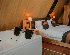 Sapanca'da Tesis İçerisinde, Isıtmalı Özel Havuzlu, Kiralık Bungalov - 2