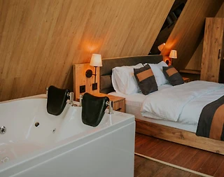 Sapanca'da Tesis İçerisinde, Isıtmalı Özel Havuzlu, Şık Bungalov - 2