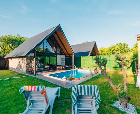 Sapanca Yanık'ta Doğa İçerisinde, Isıtmalı Havuzlu, Kiralık Bungalov - 1