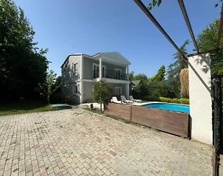 Sapanca Yanık'ta Yemyeşil Bahçeli, Özel Havuzlu, Geniş Villa - 2