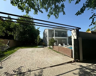 Sapanca Yanık'ta Yemyeşil Bahçeli, Özel Havuzlu, Geniş Villa - 3