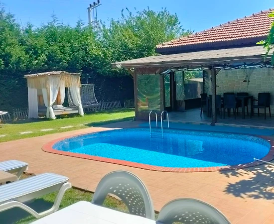 Sapanca'da Yeşillikler İçerisinde, Isıtmalı Havuzlu, 6 Kişilik Villa - 1