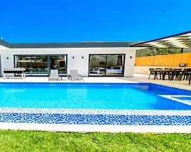 Kaş Sarıbelen'de Doğa İçerisinde, Özel Havuzlu, Oyun Alanlı Villa - 2