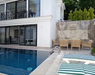 Sarıyer Zekeriyaköy'de Görkemli Tasarıma Sahip, Özel Havuzlu, Lüks Villa - 3