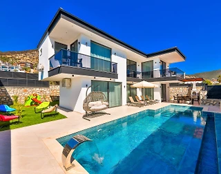 Kaş Yeşilköy'de Geniş Alanlara Sahip, Özel Havuzlu, Kiralık Villa - 1