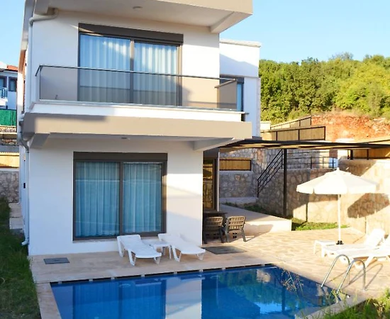 Kaş Andifli'de Geniş Alanlara Sahip, Özel Havuzlu, 3+1 Villa - 1
