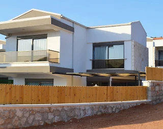 Kaş Andifli'de Geniş Alanlara Sahip, Özel Havuzlu, 3+1 Villa - 2