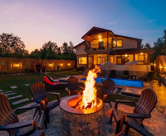 Kocaeli Kartepe'de Göle Sıfır, Isıtmalı Havuzlu, 5+1 Lüks Villa - 1