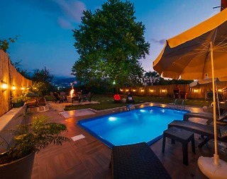 Kocaeli Kartepe'de Göle Sıfır, Isıtmalı Havuzlu, 5+1 Lüks Villa - 2