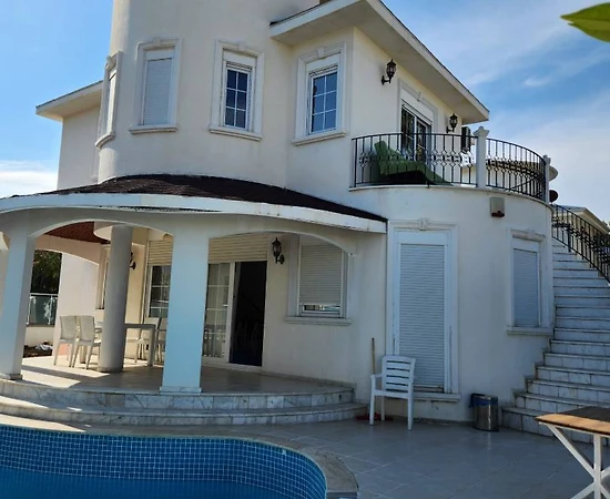 Serik Belek'de Geniş Ailelere Uygun, Özel Havuzlu, 3+1 Villa - 1