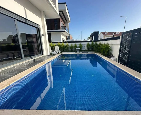 Serik Belek'te Doğayla İç İçe, Özel Havuzlu, Modern Tasarımlı Villa - 1