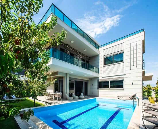 Serik Belek'te Elverişli Konumda, Özel Havuzlu, 4+1 Villa - 1