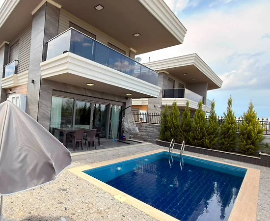 Serik Belek'te Elverişli Konumda, Özel Havuzlu, 4+1 Villa - 1
