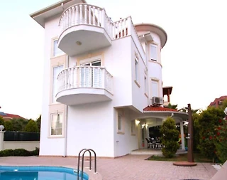 Serik Belek'te Elverişli Konumda, Özel Havuzlu, Kiralık Villa - 1