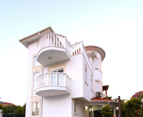 Serik Belek'te Elverişli Konumda, Özel Havuzlu, Kiralık Villa - 1