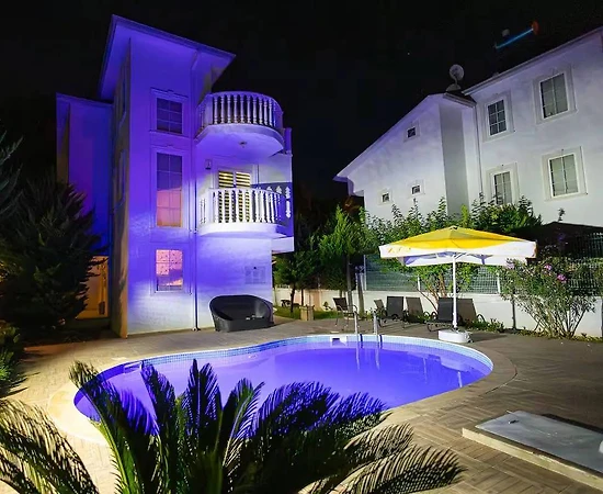 Serik Belek'te Elverişli Konumda, Özel Havuzlu, Kiralık Villa - 1