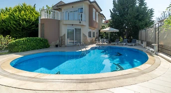 Serik Belek'te Geniş Ailelere Uygun, Özel Havuzlu, Konforlu Villa
