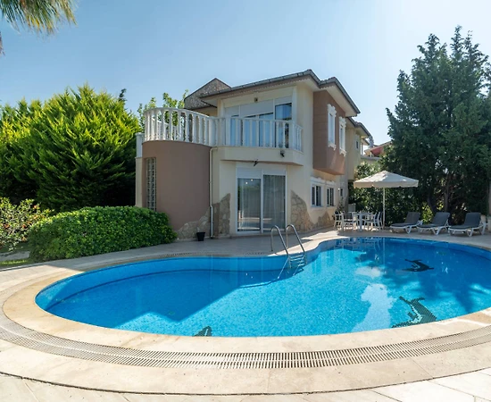 Serik Belek'te Geniş Ailelere Uygun, Özel Havuzlu, Konforlu Villa - 1