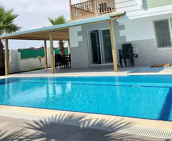 Serik Kadriye'de Geniş Alanlara Sahip, Özel Havuzlu, 10 Kişilik Villa - 1