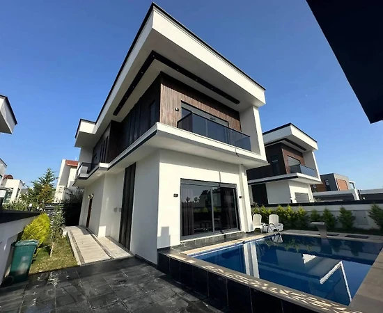 Serik Belek'te Merkeze Yakın Konumda, Özel Havuzlu, 3+1, Kiralık Villa - 1