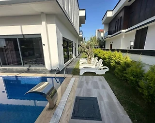 Serik Belek'te Merkeze Yakın Konumda, Özel Havuzlu, 3+1, Şık Villa - 2