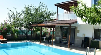Serik Kadriye'de Nezih Site İçerisinde, Özel Havuzlu, Tatil Villası