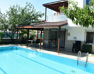 Serik Kadriye'de Nezih Site İçerisinde, Özel Havuzlu, Tatil Villası - 1