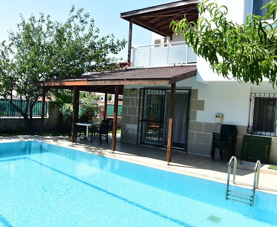 Serik Kadriye'de Nezih Site İçerisinde, Özel Havuzlu, Tatil Villası - 1
