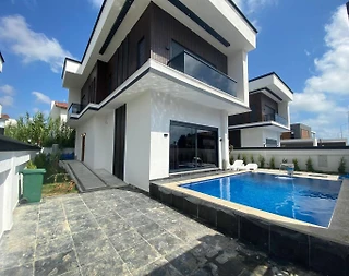Serik Belek'te Şık Tasarıma Sahip, Özel Havuzlu, 3+1, Kiralık Villa - 1